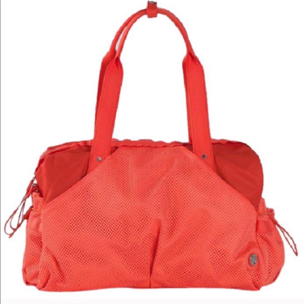 Lululemon extra mile duffel